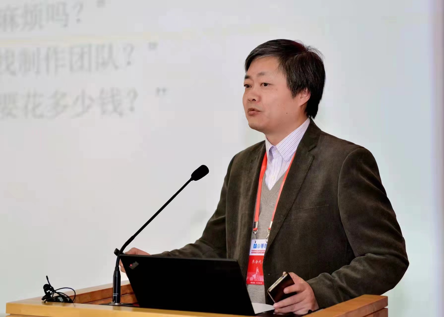以你为镜：平凡相伴里的微光——记东南大学杰出教学奖获得者、信息科学与工程学院孟桥教授